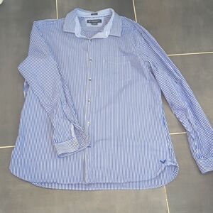 American Eagle Mens slim fit button down shirt